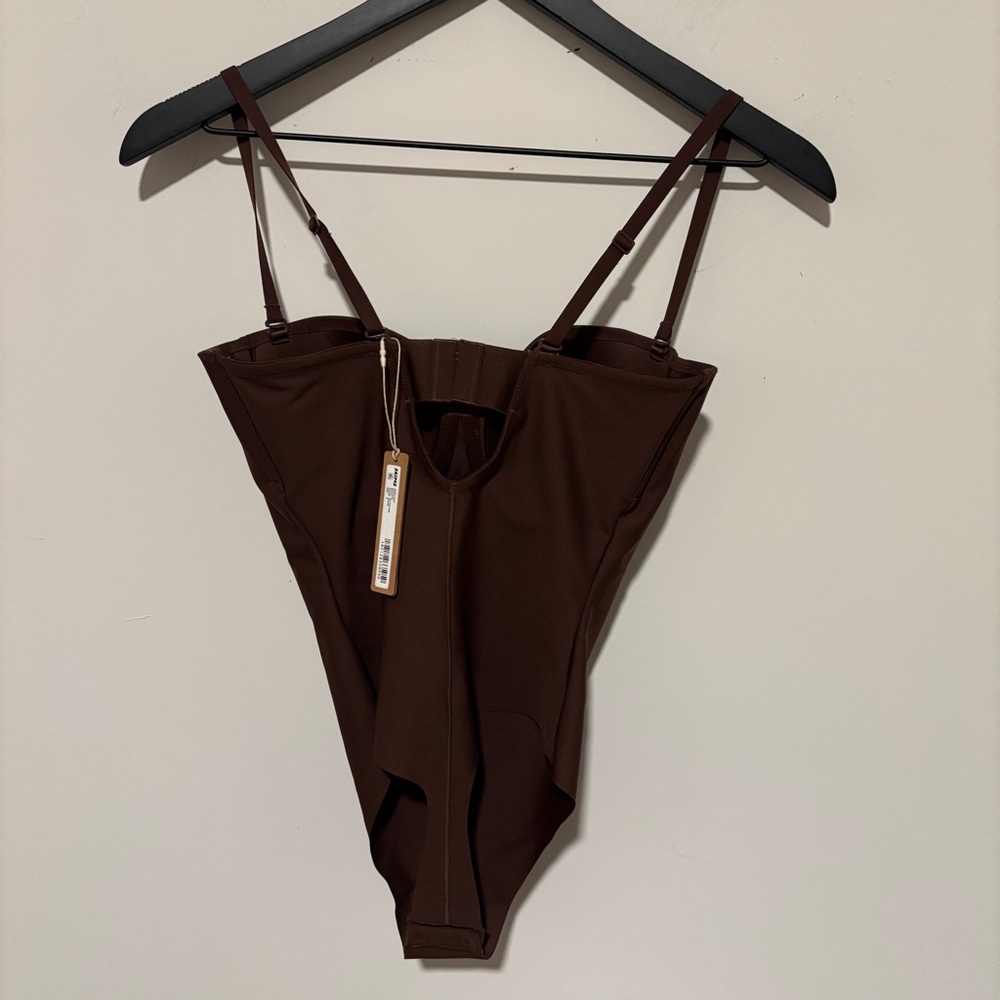 SKIMS BODY CONTOUR LIFT UNDERWIRE THONG BODYSUIT SIZE S SMALL COCOA NWT NEW - Picture 7 of 10